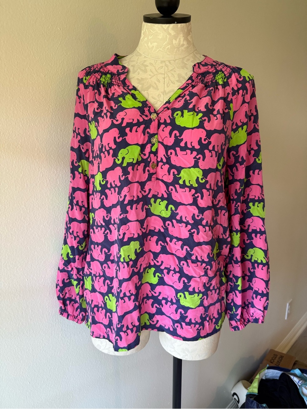 Lily Pulitzer Long Sleeved Silk Elephant Shirt Size Small Gold Buttons